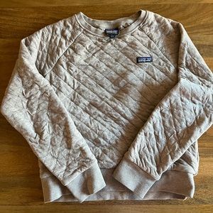 Patagonia sweatshirt size S fits like XS